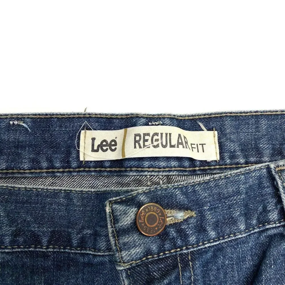 Lee Regular Fit Men's size 42x30‎ Dark Wash Blue Denim Jeans